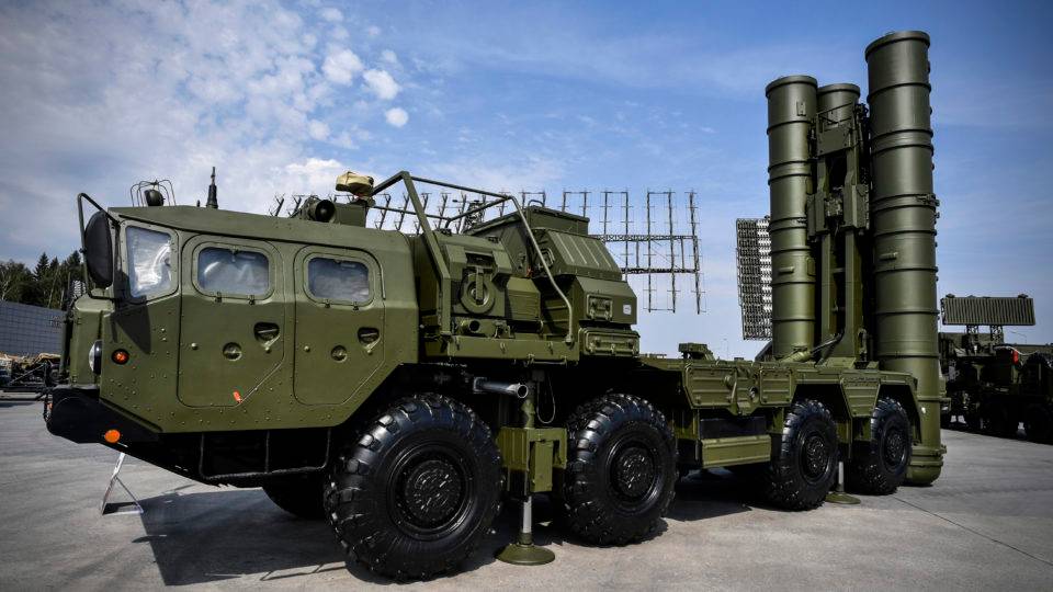 Sistema de lançamento de mísseis antiaéreos russo S-400