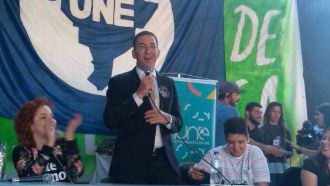 Imagem do jornalista Glenn Greenwald, do site Intercept Brasil, no 57º Congresso da UNE (COUNE).
