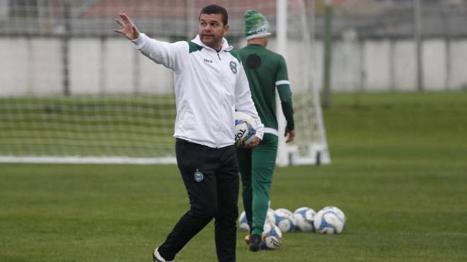 Técnico Umberto Louzer está pressionado no Coritiba