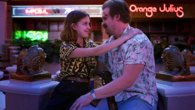 Hopper e Eleven na terceira temporada de Stranger Things.
