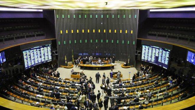 Votação dos destaques tem soma de derrotas da oposição