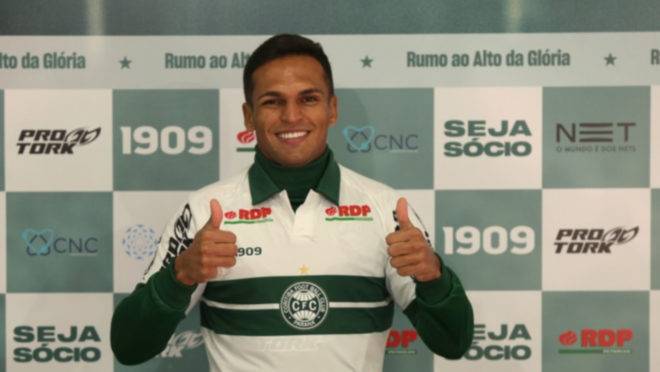 Robson foi apresentado no Coritiba para o restante da Série B 2019