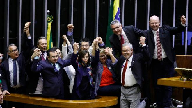 Idade de aposentadoria para professores na Previdência: Plenário