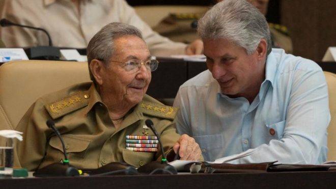 Presidente do Partido Comunista de Cuba, Raúl Castro, e presidente do Conselho de Estado, Miguel Díaz Canel