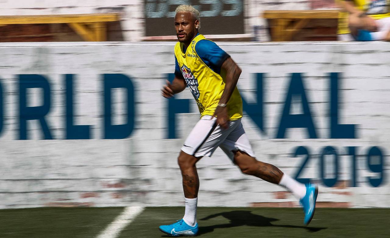 Neymar neste sábado (13). Foto: Miguel SCHINCARIOL / AFP Neymar neste sábado (13). Foto: Miguel SCHINCARIOL / AFP