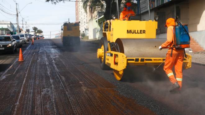Plano da prefeitura era começar obras nesta segunda, mas chuva deve adiar.