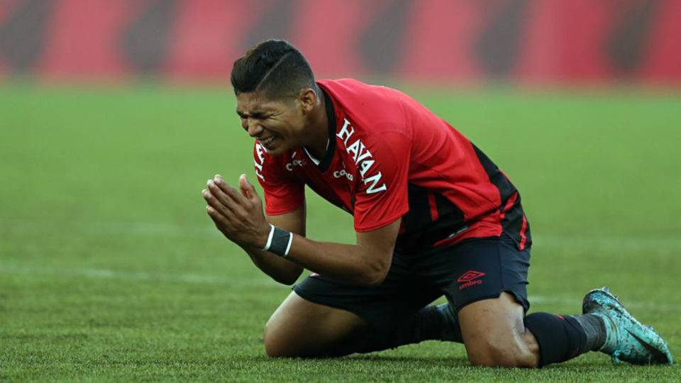 Athletico: Albirex cobra na Fifa US$ 10 milhões de Rony e Furacão