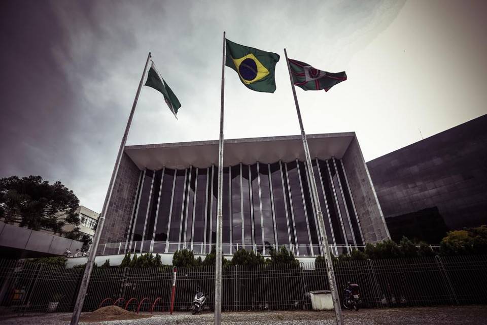Fachada da Assembleia Legislativa do Paraná