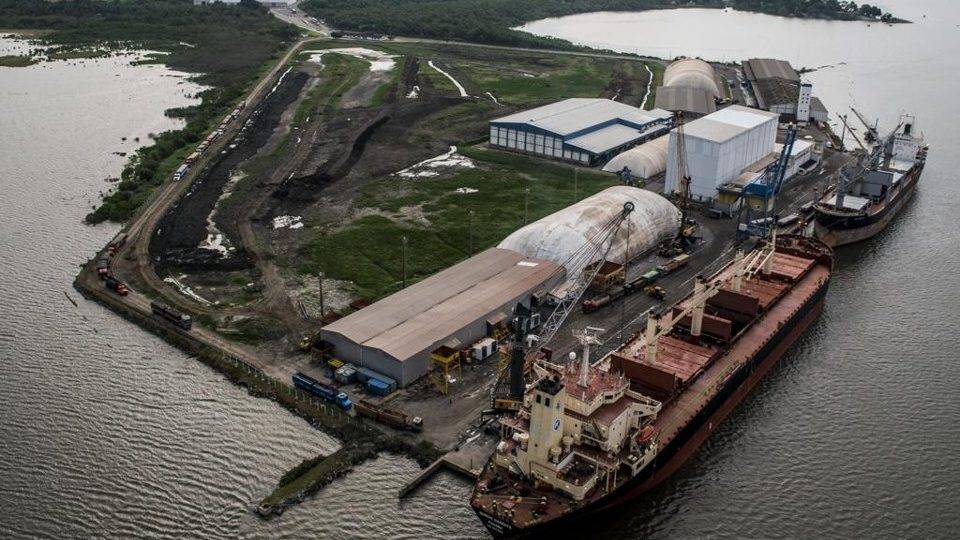 Cancelado embarque de bois vivos por porto do Paraná Terminal privado de Antonina não mais fará o embarque de bois vivos que estava agendado para esta terça-feira (16).