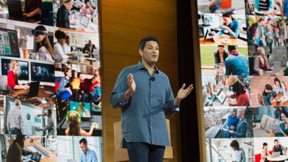 Microsoft está entre as grandes empresas com mais funcionários satisfeitos no Brasil. Na foto, o vice-presidente da empresa, Terry Myerson | DON EMMERT/AFP