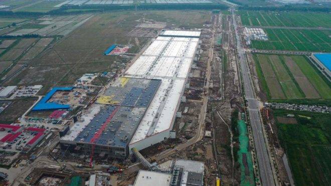 Obras de fábrica da Telsa, em Xangai