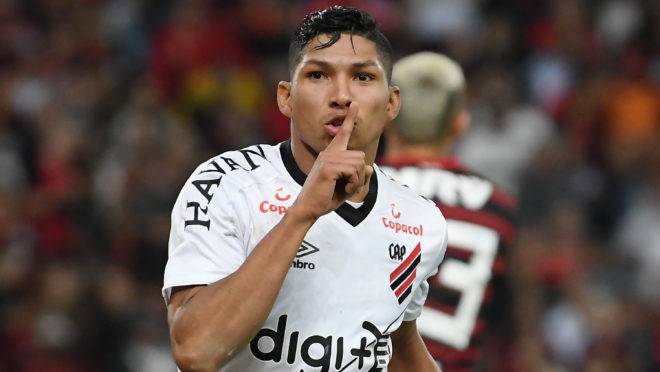 Rony marcou o gol do Athletico no tempo normal