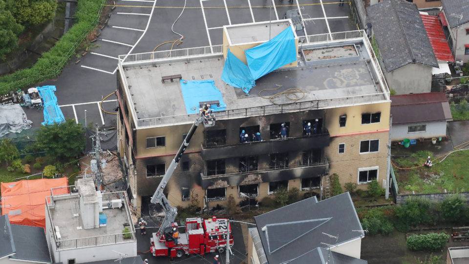Homem ateia fogo em estúdio de animação e mata 33 pessoas no Japão Incêndio em um prédio de uma empresa de animação em Quioto