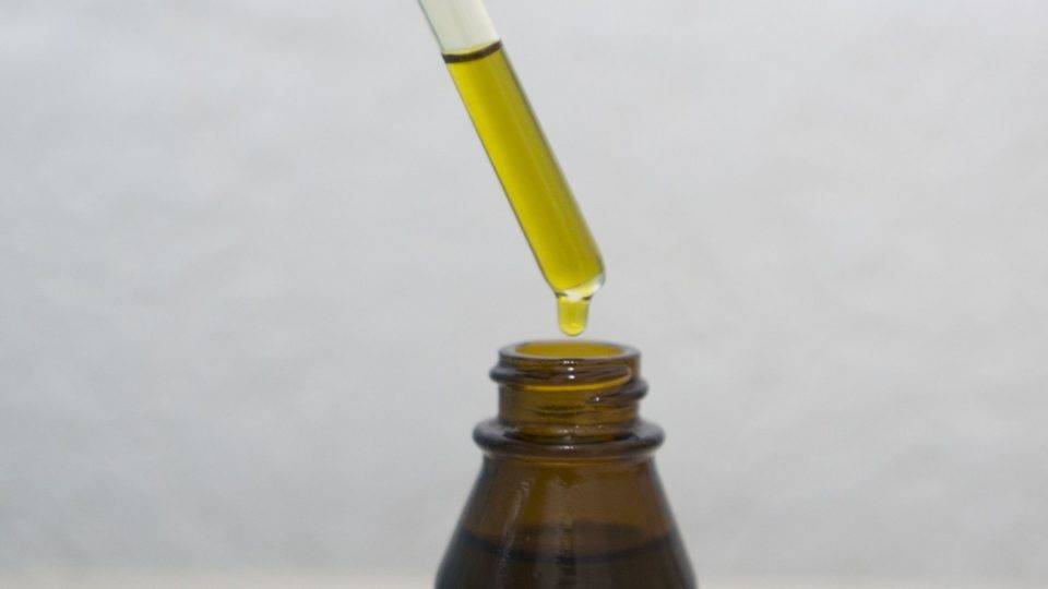 PR é obrigado a fornecer gratuitamente medicamento feito com componente da maconha Canabidiol em óleo