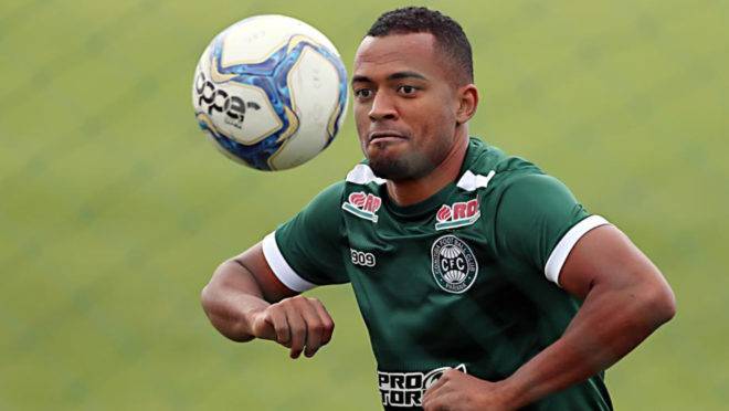 Após perder espaço na Série B, João Vítor deve trocar o Coritiba pelo CSA-AL