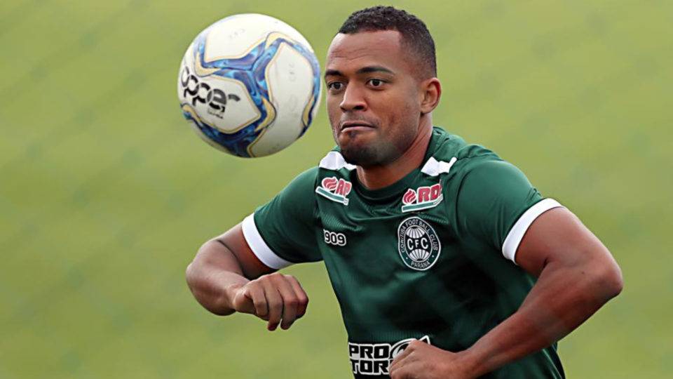 CSA-AL mira a contratação de volante do Coritiba Após perder espaço na Série B, João Vítor deve trocar o Coritiba pelo CSA-AL