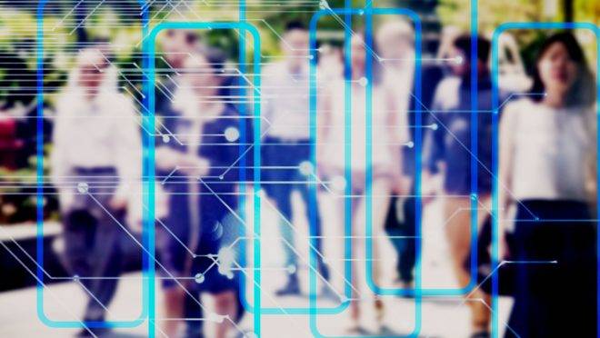 Ferramentas analíticas digitais ajudam a mapear indivíduos e comportamentos, tanto na multidão quanto no interior das lojas