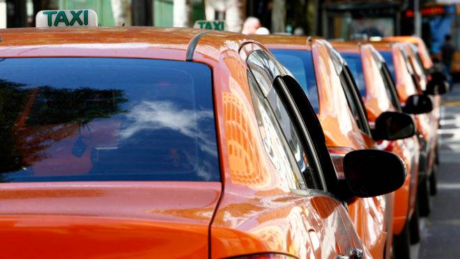 Ministério da Economia licita aplicativo de transporte para servidores federais de Curitiba Cooperativas de táxi, apps de transporte ou locadoras de veículos podem participar da licitação