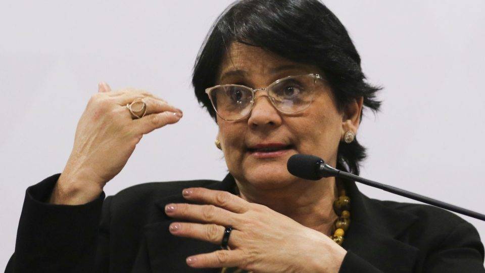 Damares diz que governo dará atenção especial a religiões africanas ministra damares alves