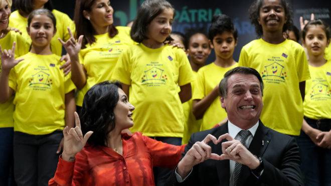 Presidente Jair Bolsonaro e a primeira-dama Michelle Bolsonaro em solenidade de lançamento do programa nacional de incentivo ao voluntariado. Foto: Marcos Corrêa/PR