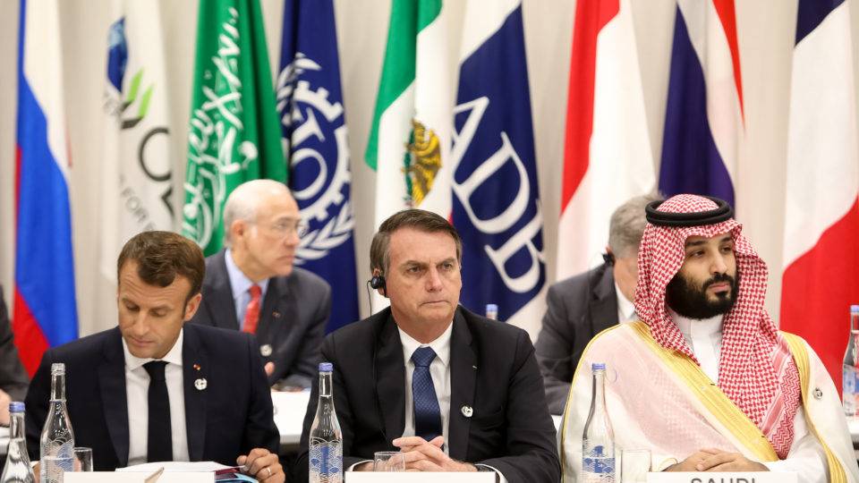 Bem ou mal? O que líderes estrangeiros dizem sobre Bolsonaro Bolsonaro ao lado do presidente francês Emanuel Macron e do príncipe saudita Mohamed Bin Salman, em reunião do G-20.