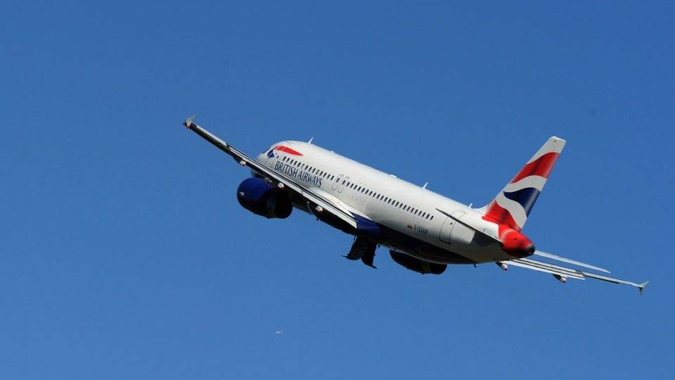 Por “razões de segurança”, British Airways e Lufthansa suspendem voos para o Cairo Avião da British Airways após decolagem