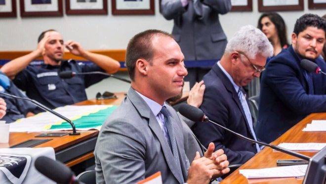 Maioria da população vê prática de nepotismo na indicação à embaixada