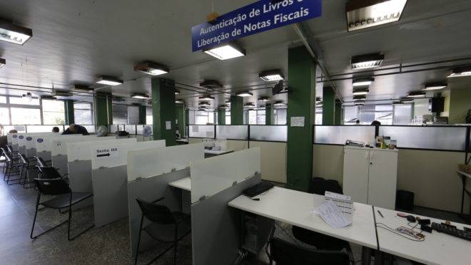Poucos países gastam tanto em folha salarial de funcionários públicos como o Brasil.