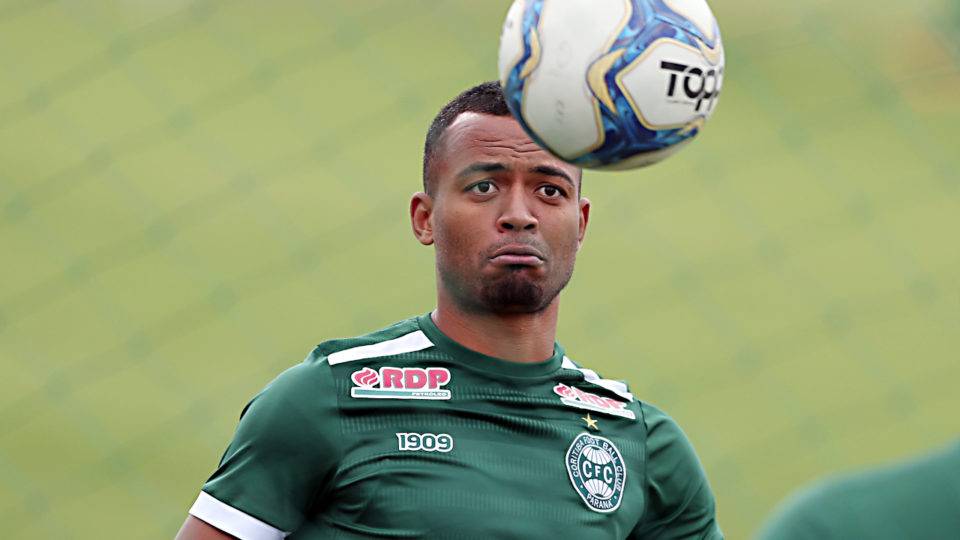 João Vitor deixa o Coritiba para resolver “problemas particulares” e aparece no CSA João Vitor deixa o Coritiba para resolver “problemas particulares” e aparece no CSA