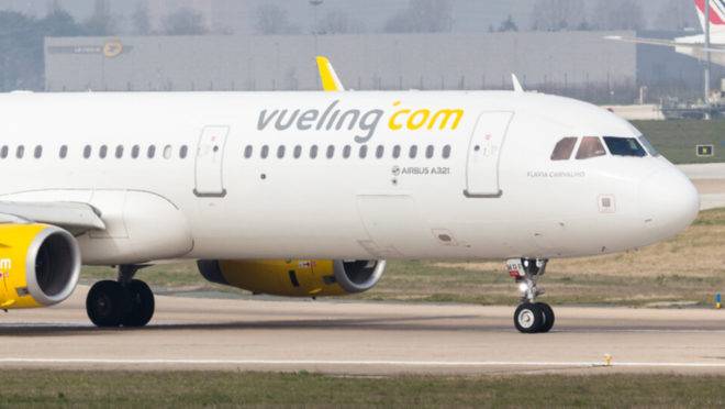 Nome da tatuadora curitibana em avião da companhia Vueling
