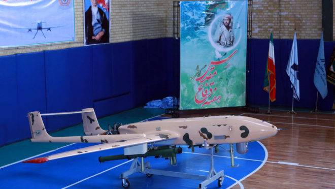 Drone iraniano apresentado em uma feira em Teerã