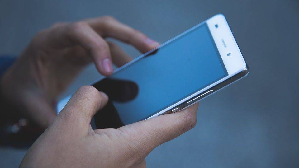 Celulares pré-pagos desatualizados são bloqueados em 17 estados Celulares pré-pagos desatualizados são bloqueados em 17 estados