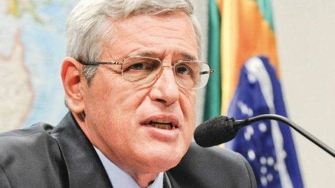 O general Luiz Eduardo Rocha Paiva foi chamado de "melancia" pelo presidente após criticar comentários de Bolsonaro sobre governadores do nordeste.