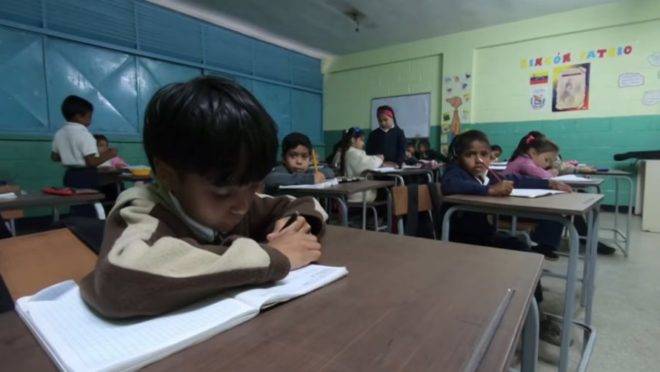 Sala de aula na Venezuela. Foto: Reprodução YouTube.