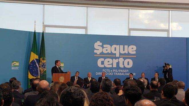 O presidente Jair Bolsonaro discursa no anúncio da liberação dos recursos do FGTS.