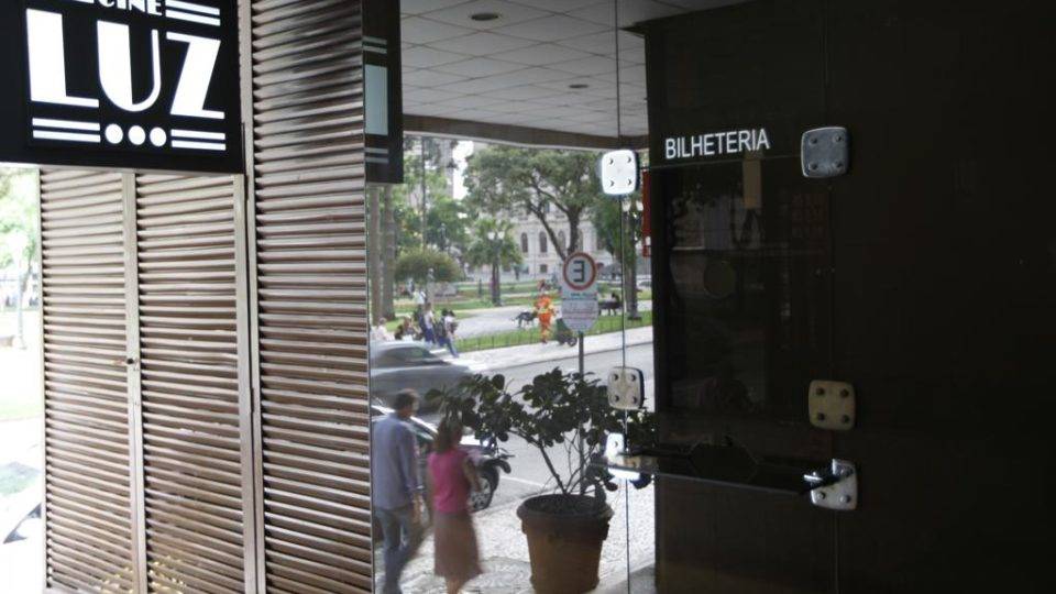 Fechado desde 2009, Cine Luz será sede da Bienal de Curitiba Sede do antigo Cine Luz, no Centro de Curitiba. | Antonio Costa/Gazet ado Povo