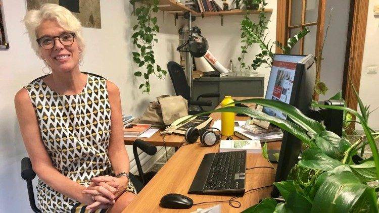 Cristiane Murray é carioca e trabalha na Rádio Vaticano desde 1995.