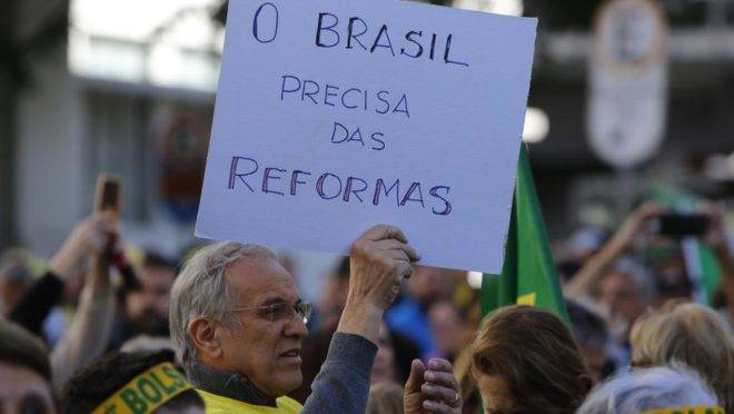 Manifestação pró-Bolsonaro em Curitiba.
