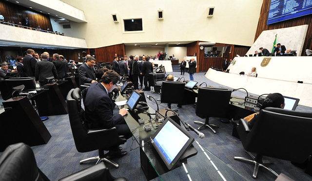 Sessão plenária na Assembleia Legislativa