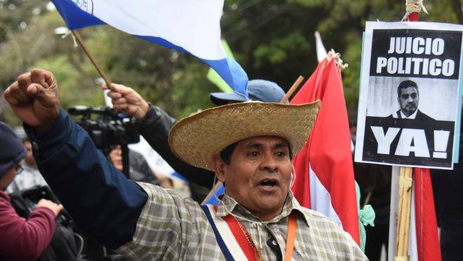 Manifestantes pedem o impeachment do presidente do Paraguai, Mario Abdo Benítez