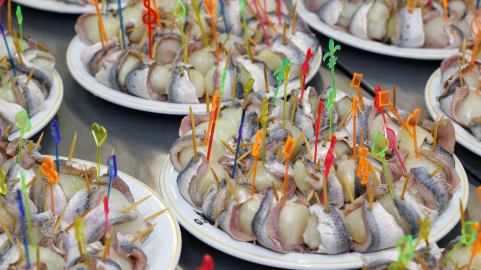 Roolmops Quem come mais rollmops em 5 minutos? Tem competição em Curitiba