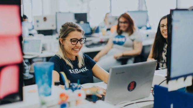 Fundadores da EBANX, Contabilizei e Pipefy palestram no primeiro dia do GoNew. O evento quer explicar a vocação de Curitiba na área de inovação.