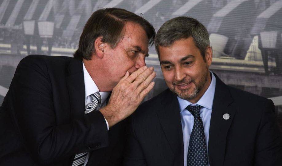 Presidente do Brasil, Jair Bolsonaro, e presidente do Paraguai, Mario Abdo Benitez, durante posse de novo diretor da Itaipu Binacional