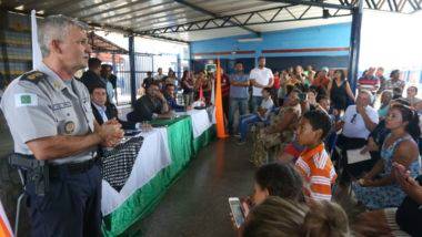 Escolas cívico-militares não podem exigir corte de cabelo, recomenda MPF Governo do Distrito Federal implanta projeto de ensino militar para os estudantes do ensino fundamental e médio em quatro escolas públicas do DF. Na foto, o coronel Ferro no Centro Educacional (CED) 308 do Recanto das Emas.