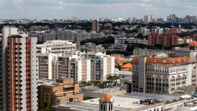 Vista área de Curitiba: municípios e reforma tributária