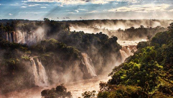 O Parque Nacional do Iguaçu, unidade de conservação que abriga as Cataratas do Iguaçu, recebeu 225.588 pessoas contra 213.701 visitantes do mesmo período do ano passado.
