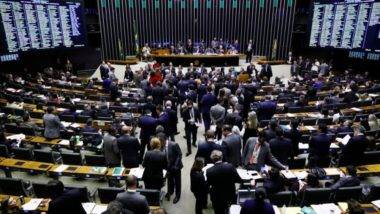 Estudo revela qual deputado paranaense mais apoiou a reforma da Previdência Deputados reunidos no plenário da Câmara.