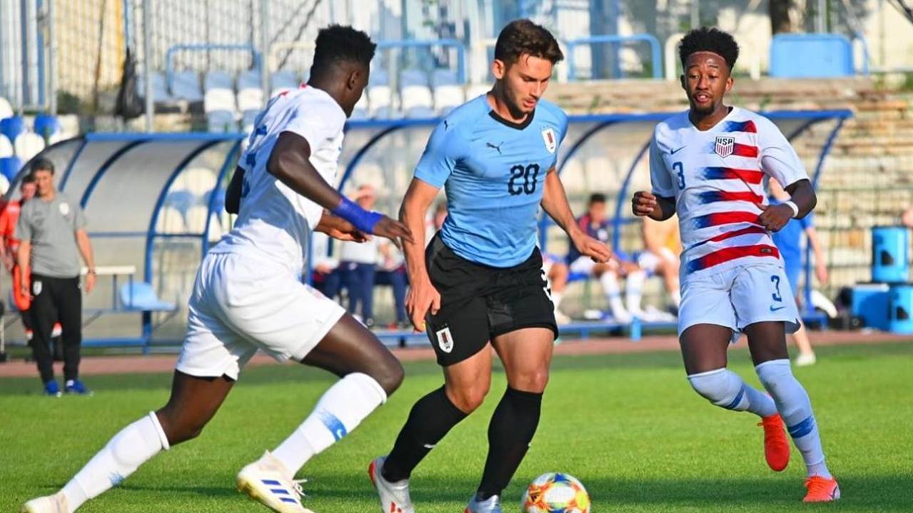 Perto do Athletico, Juan Boselli é uma das promessas da seleção de base do Uruguai