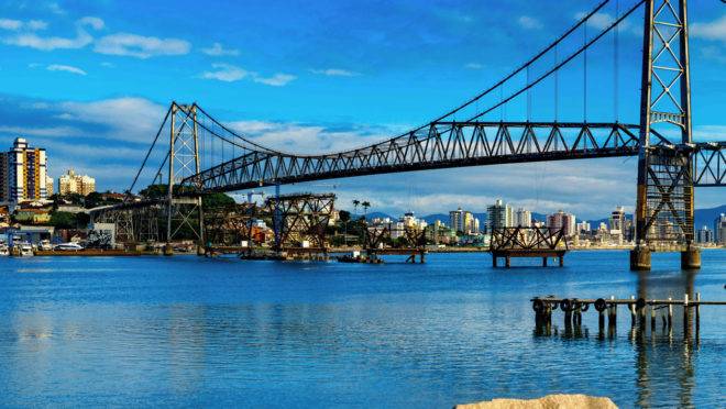 Florianópolis tem pouco mais de 470 mil habitantes e é conhecida como a Ilha da Magia