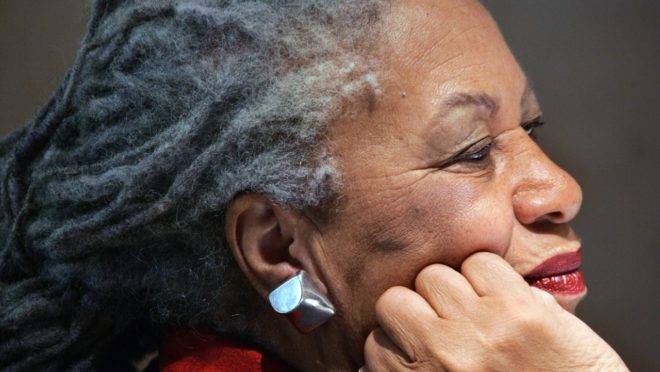 “Apesar de a morte de Toni Morrison ser uma perda enorme, agradecemos por ela ter vivido uma vida longa e boa”, disseram seus familiares em nota.